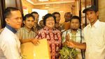 Momen Menteri LHK, Siti Nurbaya Saat Ngopi dan Cicip Mangga Alpukat