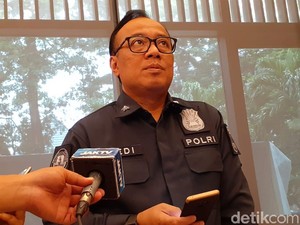 Polisi: Pria di Video Penurunan Pigura Jokowi Berada di Malaysia