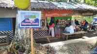 Di Wana Wisata Mandiri Sayang Kaak juga menyediakan kuliner nasi liweut. Hanya, jika ingin dalam porsi banyak harus pesan dulu beberapa hari sebelumnya (Dadang Hermansyah/detikcom)