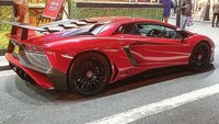 Tak perlu dimodifikasi macam-macam, Lamborghini Aventador SV sejatinya sudah sangat spesial dan menggoda.  Namun hal itu tidak lantas membuat beberapa pemiliknya puas. Seperti salah satu wanita asal Russia satu ini. Foto: Carscoops