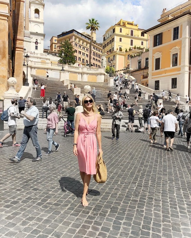 Paulina pertama kali menjadi model majalah 35 tahun yang lalu dan berkali-kali berpose dalam balutan pakaian renang atau bikini. Foto: Instagram @paulinaporizkov