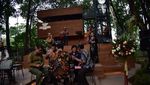Momen Menteri LHK, Siti Nurbaya Saat Ngopi dan Cicip Mangga Alpukat