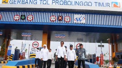 Gaya Jokowi Resmikan Tol Pasuruan-Probolinggo