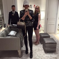 Tas Lady Dior berbagai warna menjadi favoritnya sebagai padanan sehari-hari. Foto: Dok. Instagram Daria Radionova