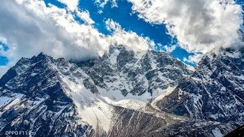 Idenya adalah, tidak lagi diperlukan kamera berat untuk mengabadikan foto pegunungan yang bagus. Apalagi mendaki Himalaya memerlukan banyak perlengkapan. Terlihat salah satu pemandangan indah gunung tertinggi di dunia itu. Foto: Oppo