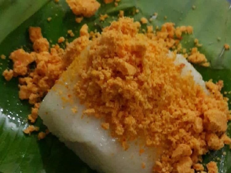 Pagi-pagi Ngopi Ditemani Ketan Bumbu, Aduh Enaknya!