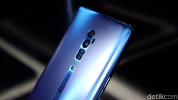 Oppo Reno 10x Zoom hadir dengan layar OLED. Foto: Adi Fida Rahman/detikINET