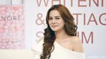 Senyuman Manis Astrid Tiar