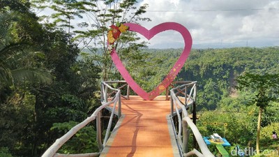 Foto: Tempat Wisata Hits Ciamis di Tepi Jurang