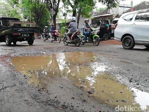 Jalan di Kota Pasuruan Rusak, Perbaikan Tak Kunjung Terealisasi