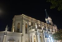 Nongkrong di Gereja 'Crazy Rich Asians' Singapura Malam Hari