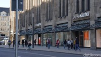 Galeria Kaufhof berpusat di Kota Cologne, Jerman. Tapi traveler juga bisa menemukannya di Kota Dusseldorf dan berbagai kota besar lainnya di Jerman. (Wahyu Setyo/detikcom)
