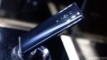 Oppo melengkapi ponselnya dengan fitur NFC dan USB type C. Ada pula fitur Game Boost 2.0, Hi Res audio dan asisten digital Breno. Foto: Adi Fida Rahman/detikINET