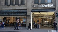 Total ada 97 cabang Galeria Kaufhof yang tersebar di berbagai kota di Jerman. Di dalam pusat perbelanjaan ini, ada berbagai macam brand yang bisa ditemukan traveler. (Wahyu Setyo/detikcom)