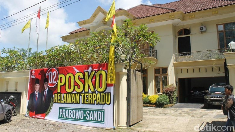 Rumah Eks Ketua Golkar Wonosobo Jadi Posko Pemenangan Prabowo Rumah Eks Ketua Golkar Wonosobo Jadi Posko Pemenangan Prabowo
