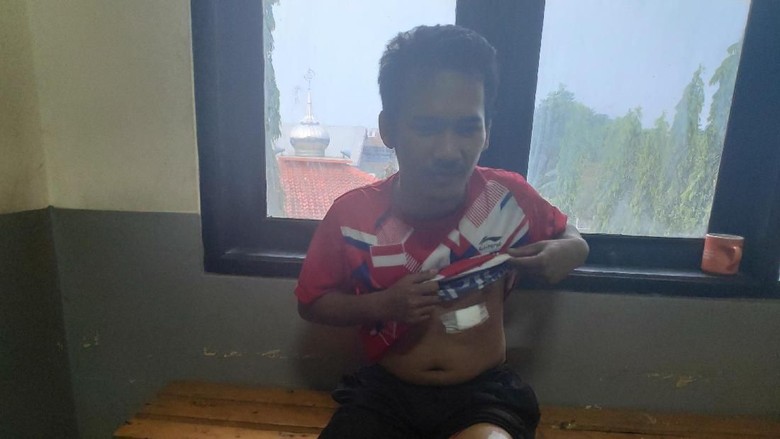 Merasa Ditertawakan, Pria di Depok Tusuk Pemuda Membabi Buta Merasa Ditertawakan, Pria di Depok Tusuk Pemuda Membabi Buta