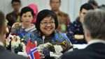 Momen Menteri LHK, Siti Nurbaya Saat Ngopi dan Cicip Mangga Alpukat