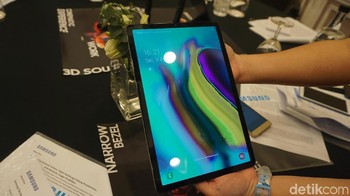 Ini Galaxy Tab S5e, tablet dengan layar berukuran 10,5 inch, dibekali dengan prosesor octa-core Snapdragon 670. Foto: Firdaus Anwar/detikINET