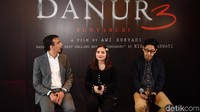 Manoj Punjabi, Prilly Latuconsina dan Awi Suryadi saat ditemui di sebuah acara di kawasan Setiabudi, Jakarta Selatan pada Rabu (10/4). Pool/Noel/detikFoto.