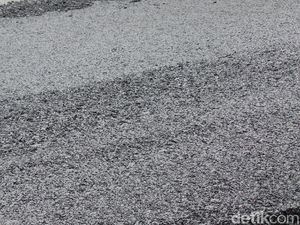 Membandingkan Aspal VS Paving Block untuk Jalan Akses ke Rumah