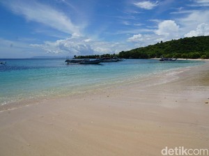 Pantai Pink di Lombok yang Cantik Banget!