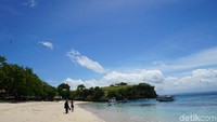 Pengunjung menikmati pemandangan sambil fot-foto. (Syanti/detikcom)