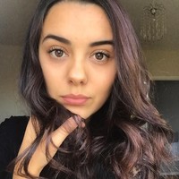 Hidup tanpa air tentu sangat sulit. Hal ini dialami oleh Cherelle Farrugia, wanita asal Inggris. Bukan karena tidak ada air di rumahnya tapi ia didiagnosa mengidap alergi air atau Aquatic Urticaria. Foto: Instagram/Cherelle Farrugia