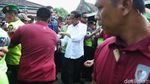 Ekspresi Jokowi Saat Belanja Kedondong di Probolinggo
