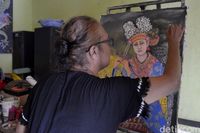Sempat Dianggap Gila, Pria Ini Sukses Bikin Karya Seni Pakai Canting