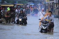 Jalan Dayeuhkolot-Banjaran Masih Lumpuh Akibat Banjir