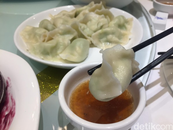 Dumpling atau pangsit biasanya dimasak dengan dua cara basah atau kering. Nah, di China, traveler bisa menikmati sajian dumpling dengan isi yang beragam. (Bonauli/detikcom)