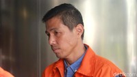 Kasus dugaan suap terhadap Wisnu ini berawal dari operasi tangkap tangan (OTT) KPK pada Jumat (22/3). Hasilnya, KPK menetapkan 4 orang sebagai tersangka, yaitu sebagai penerima Direktur Teknologi dan Produksi PT Krakatau Steel (Persero), Wisnu Kuncoro (WNU) dan pihak swasta, Alexander Muskitta, serta sebagai pemberi suap pihak swasta, Kenneth Sutardja dan Kurniawan Eddy Tjokro alias Eddy Tjokro.