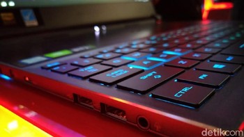 ROG Zephyrus S GX351 merupakan laptop gaming RTX tertipis di dunia, dengan ketebalan 15,35mm. (Foto: Muhamad Imron Rosyadi/detikINET)  
