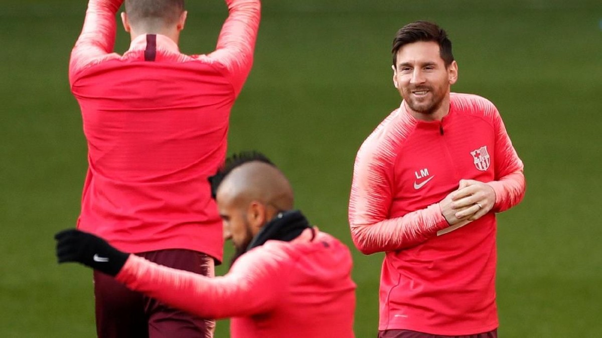 Frenkie De Jong tak sabar berlatih dengan Lionel Messi. (Foto: Reuters/Lee Smith)