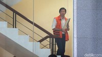 Kenneth Sutardja merupakan pemberi suap pihak swasta dari PT Grand Kartech.