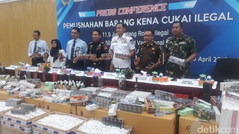 Belasan Juta Batang Rokok Ilegal Senilai Rp 8 Miliar Dimusnahkan Belasan Juta Batang Rokok Ilegal Senilai Rp 8 Miliar Dimusnahkan