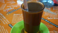 Ada juga opsi kopi susu, rasanya tidak terlalu pekat dan tidak terlalu manis, cocok di lidah (Shinta/detikcom)