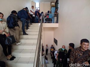 Cerita Warga Bela-belain Antre Pindah TPS demi Bisa Nyoblos di Pemilu 2019