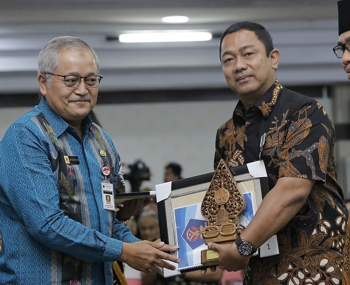 Pemkot Semarang Sabet Penghargaan Pembangunan Daerah Terbaik