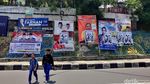 Poster Baja Hitam Tutupi Spanduk Caleg dan Capres di Bandung