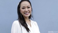 Yuanita Christiani menikah pada 17 Maret lalu. Ia pun membagi cerita saat dirinya menjadi istri dari Indra Tjipto. Foto: Palevi S/detikFoto