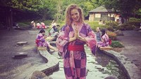 Milka juga liburan ke Jepang. (milkachesmark/Instagram)