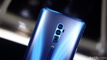 Sementara kamera ketiga yang mengusung sistem periskop 13 MP. Foto: Adi Fida Rahman/detikINET