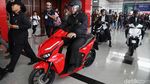 Menristek Jajal Motor Listrik Nasional