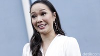 Meski Indra tak pernah menuntut padanya, namun Yuanita merasa perlu untuk belajar memasak demi suaminya itu. Pool/Palevi S/detikFoto.