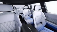 Mobil memiliki konfigurasi tiga baris kursi. Foto: Dok. Mitsubishi