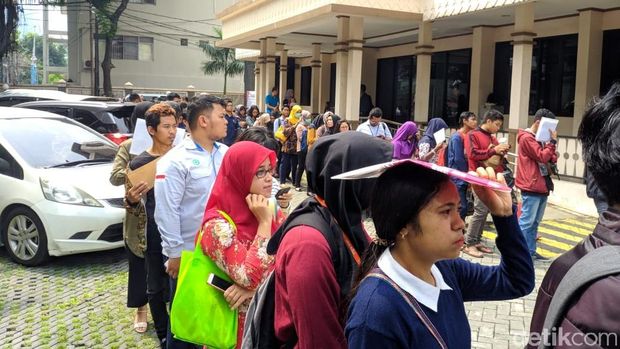 Cerita Warga Bela-belain Antre Pindah TPS Demi Bisa Nyoblos di Pemilu 2019