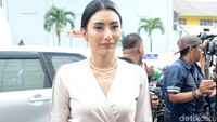 Tyas Mirasih ternyata baru saja berulang tahun. Saat ditemui belum lama ini usai mengisi acara di TRANS TV, Tyas mengatakan kini dirinya telah menginjak usia 32 tahun. Foto: Ismail/detikFoto