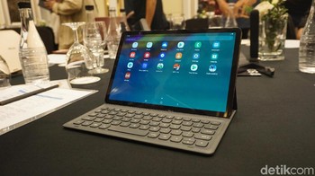 Galaxy Tab S5e dijual dengan harga Rp 7,499 juta. Keyboard dijual terpisah dengan harga sekitar Rp 1,650 juta. Foto: Firdaus Anwar/detikINET