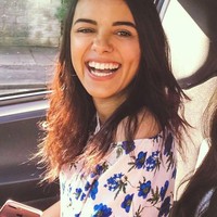 Gayanya juga masih seperti anak ABG. Banyak netizen yang memuji kecantikan wanita yang berkulit sawo matang ini. Foto: Instagram/Cherelle Farrugia